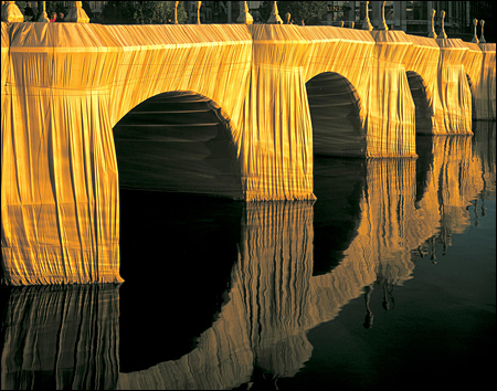 CHRISTO et Jeanne-Claude. Le Pont Neuf Empaqueté, Paris 1975-1985. Paris, Adam Biro, 1990.