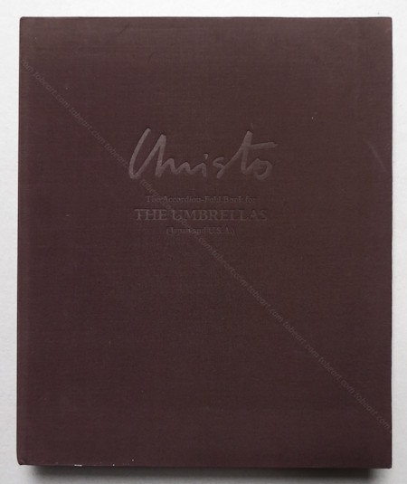 CHRISTO et Jeanne-Claude : The Accordion-Fold Book for THE UMBRELLAS (Japan and USA). San Francisco, Bedford Arts Publishers, 1991.