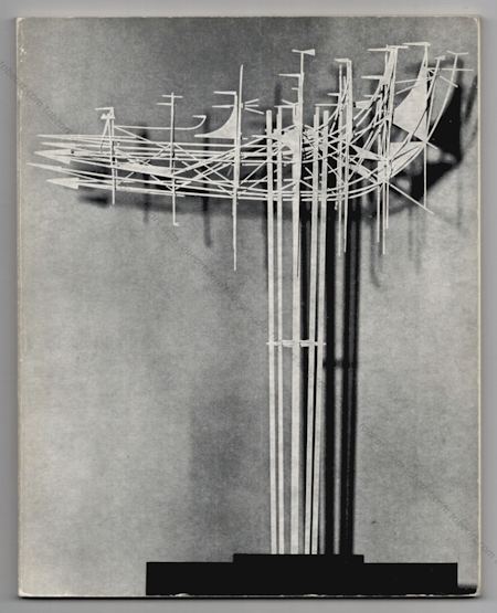 Panorama de la sculpture au Quebec 1945-1970. Paris, Les Presses Artistiques, 1970.